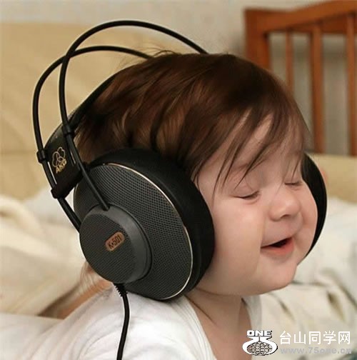 big-headphones-baby[1].jpg