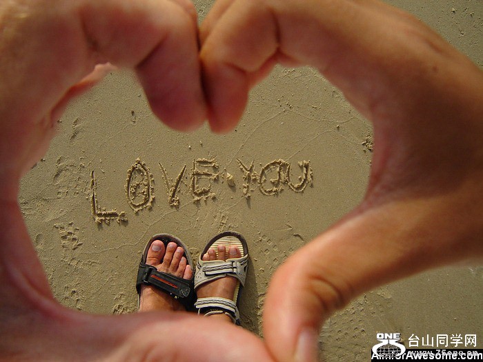 love-you-hand-sand-heart[1].jpg