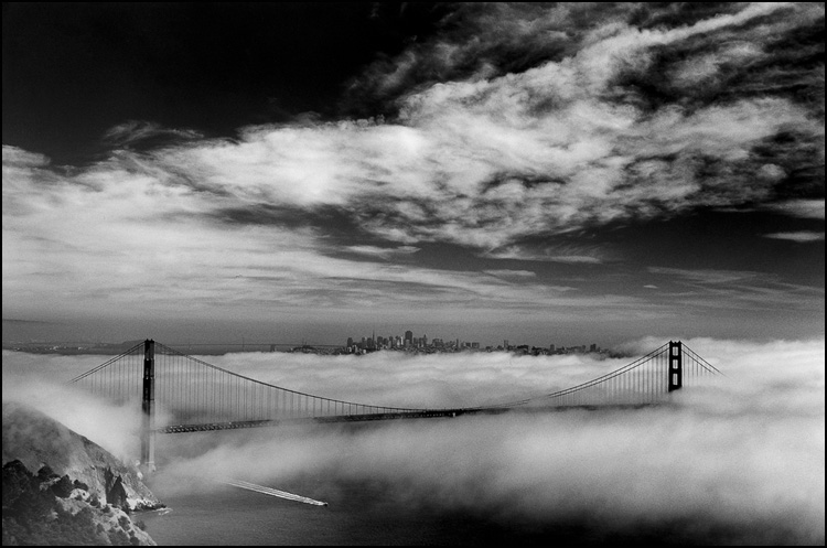 Misty Golden Gate Bridge.jpg