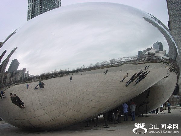 cloud gate in chicago.jpg