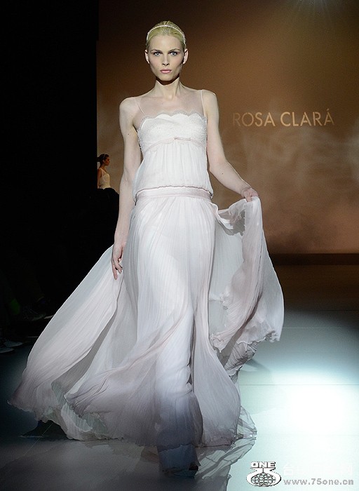 Andrej_Pejic_for_Rosa_Clara_03.jpg