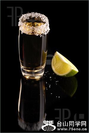 Shot-Tequila-Reflective-Black-Surface-322134.jpg