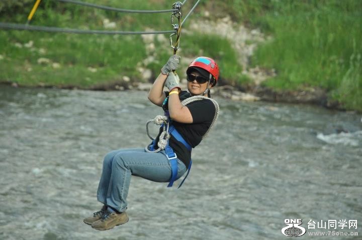 ziplining1.jpg