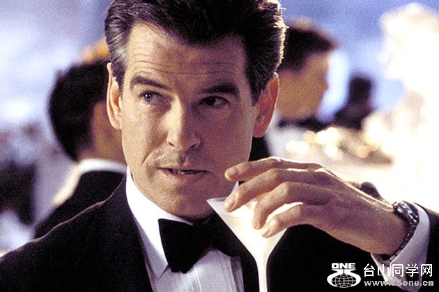 bond-brosnan-martini.jpg