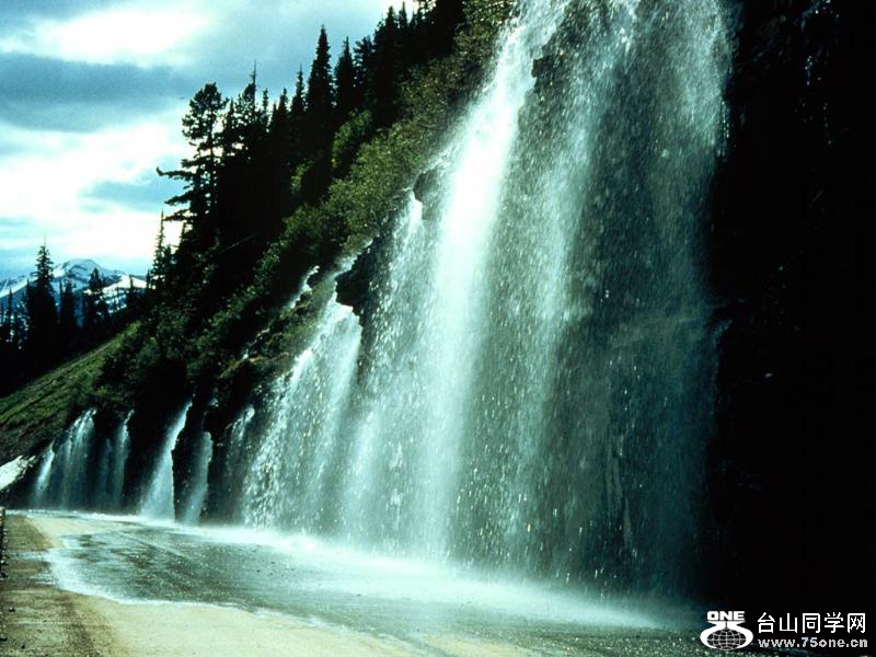 weeping-wall-at-glacier-national-park.jpg